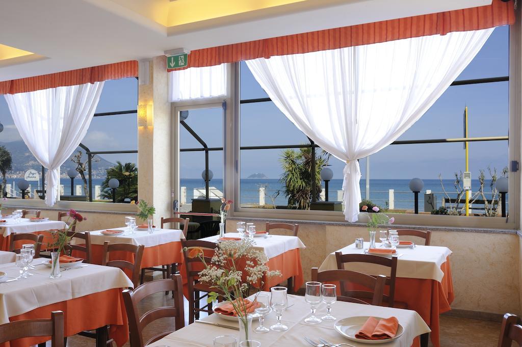 Hotel Delfino Laigueglia Exteriér fotografie