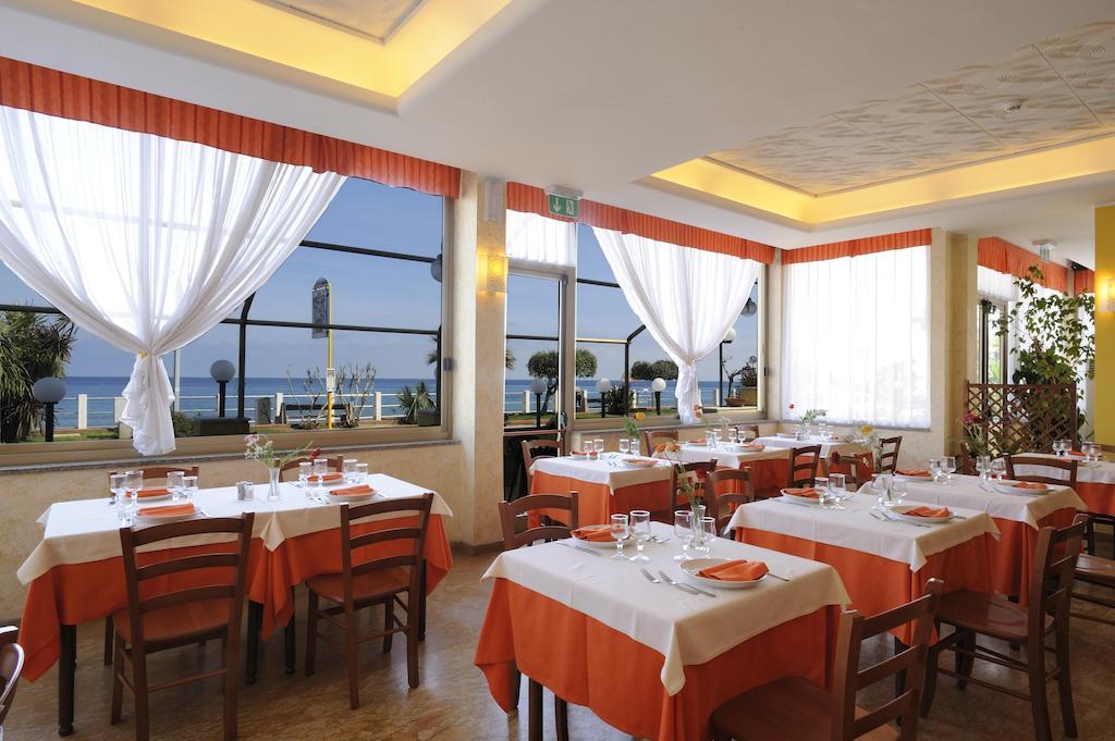 Hotel Delfino Laigueglia Exteriér fotografie