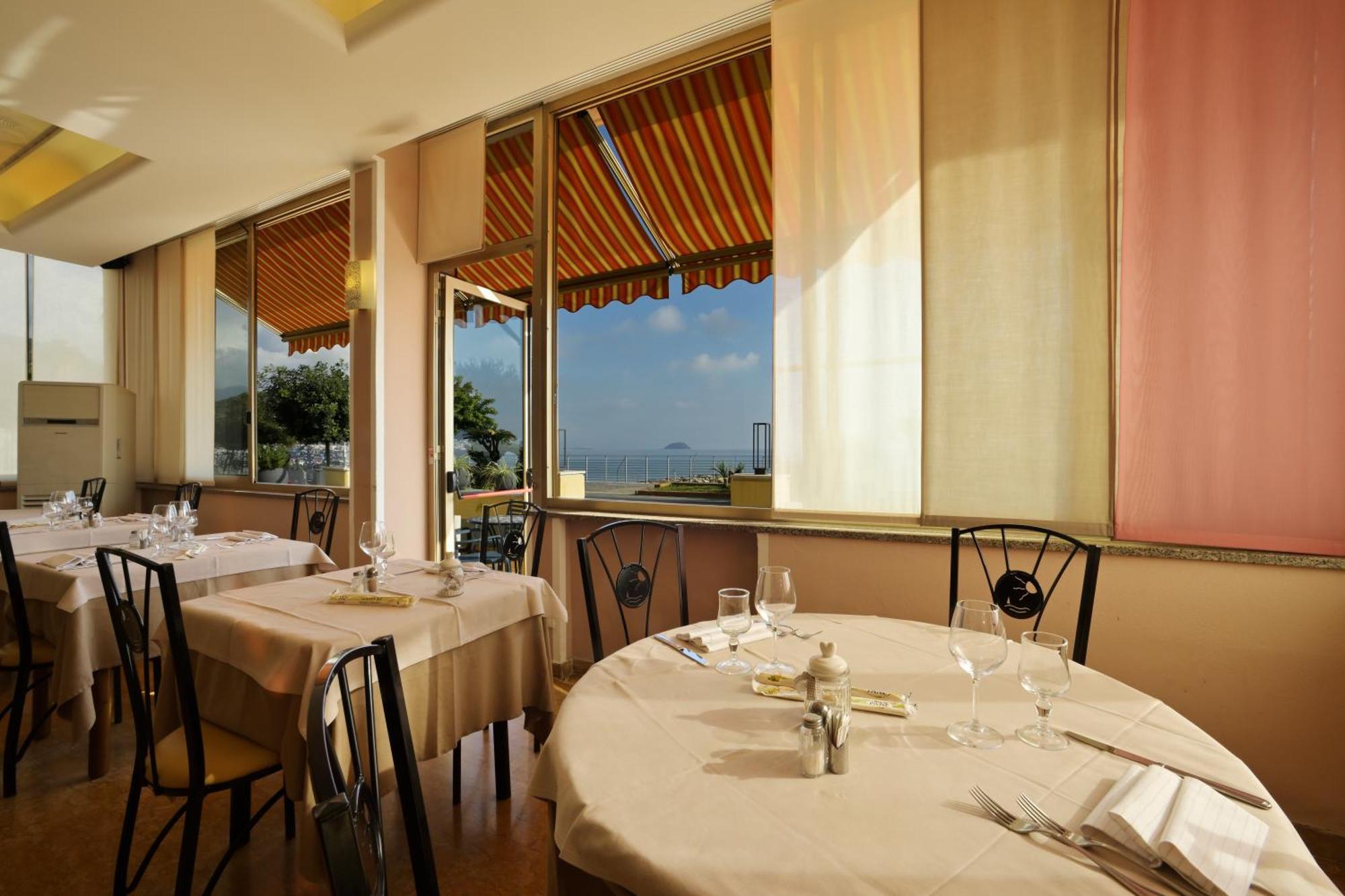 Hotel Delfino Laigueglia Exteriér fotografie
