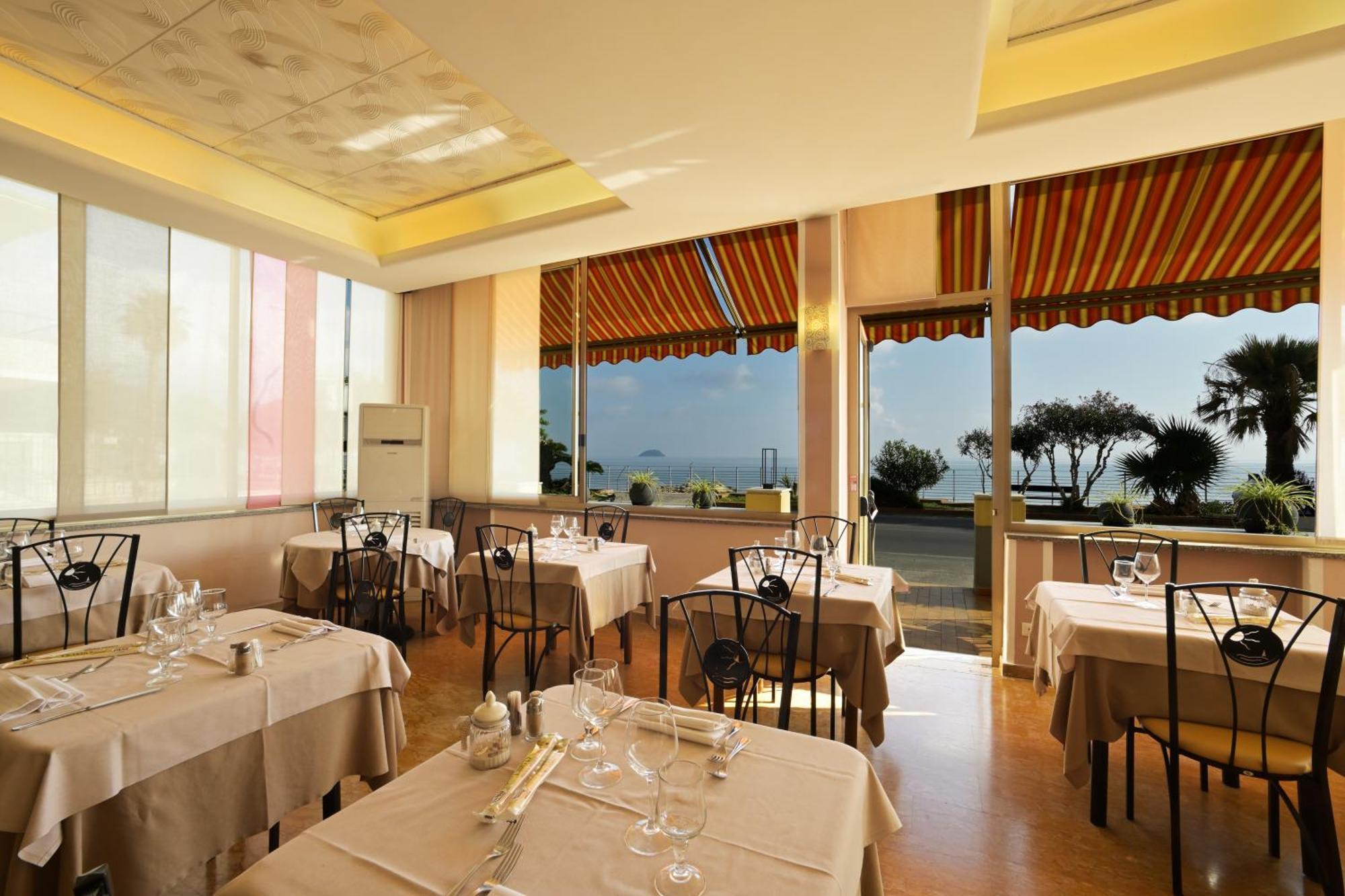 Hotel Delfino Laigueglia Exteriér fotografie